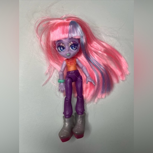 Lot Of 6 Moose Toys Capsule Chix Dolls EUC - Picture 6 of 13